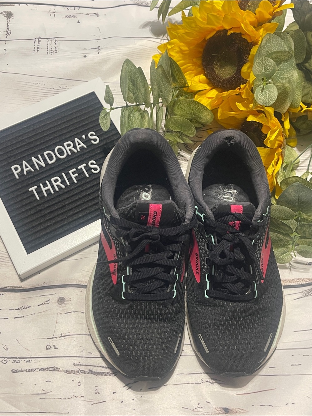 Brooks Women’s Black and Pink Athletic Running Shoes Size 8 wide Preowned